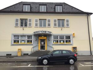Kein schöner Anblick einer Postfiliale. Die Deutsche Post schert sich um ihr Aus- und Ansehen.